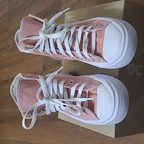 Converse Women's Blush High-Top Sneakers  zise 5‎ used good condition. - Picture 3 of 16